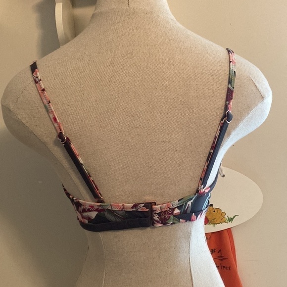 Woman’s  bikini top swim suit top bathing suit top - Size 34 C - Picture 2 of 6